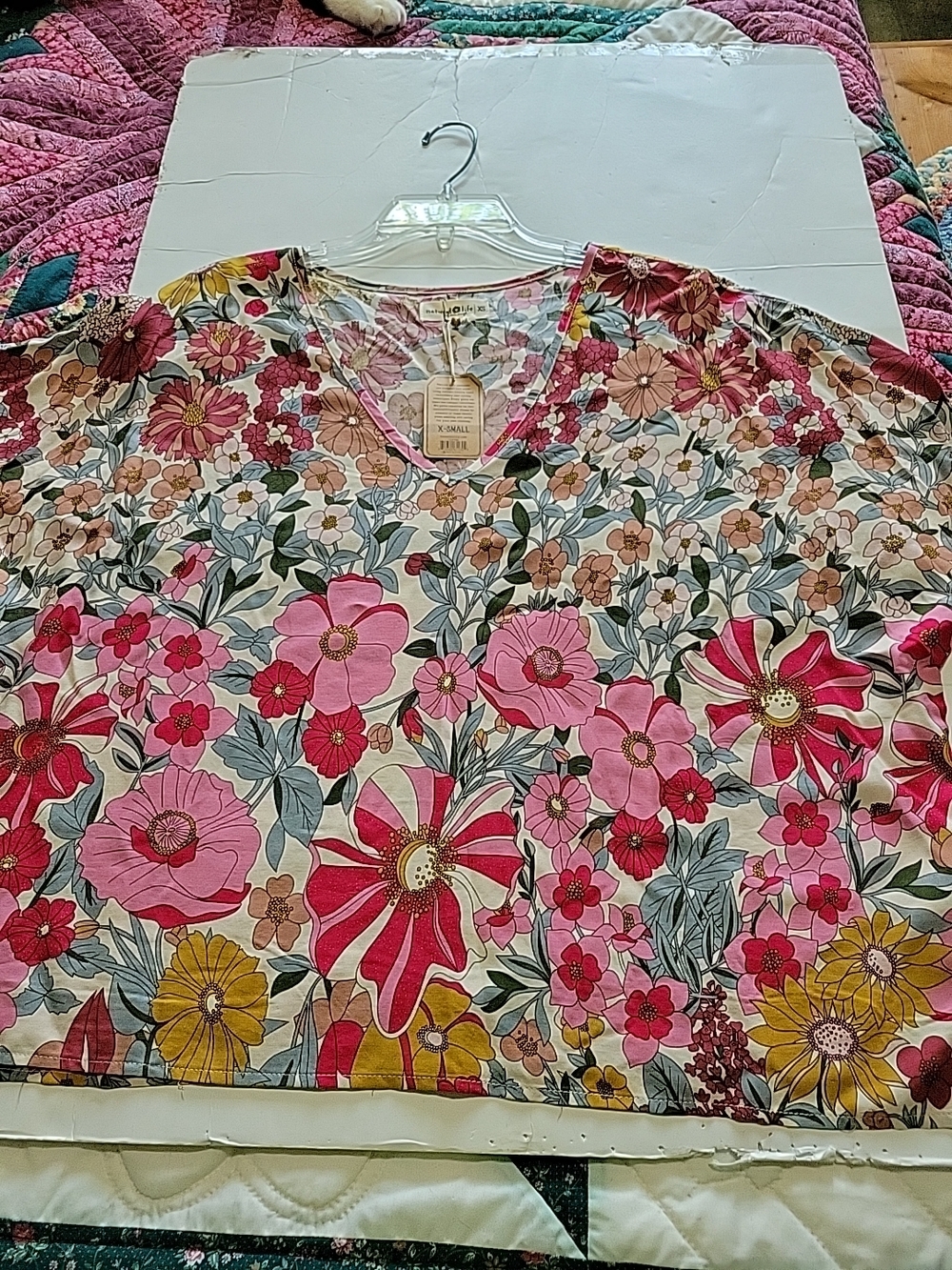Natural Life Crop Top Nwt   Floral V- in Multi Pink Sz Xs Rayon - Picture 5 of 8